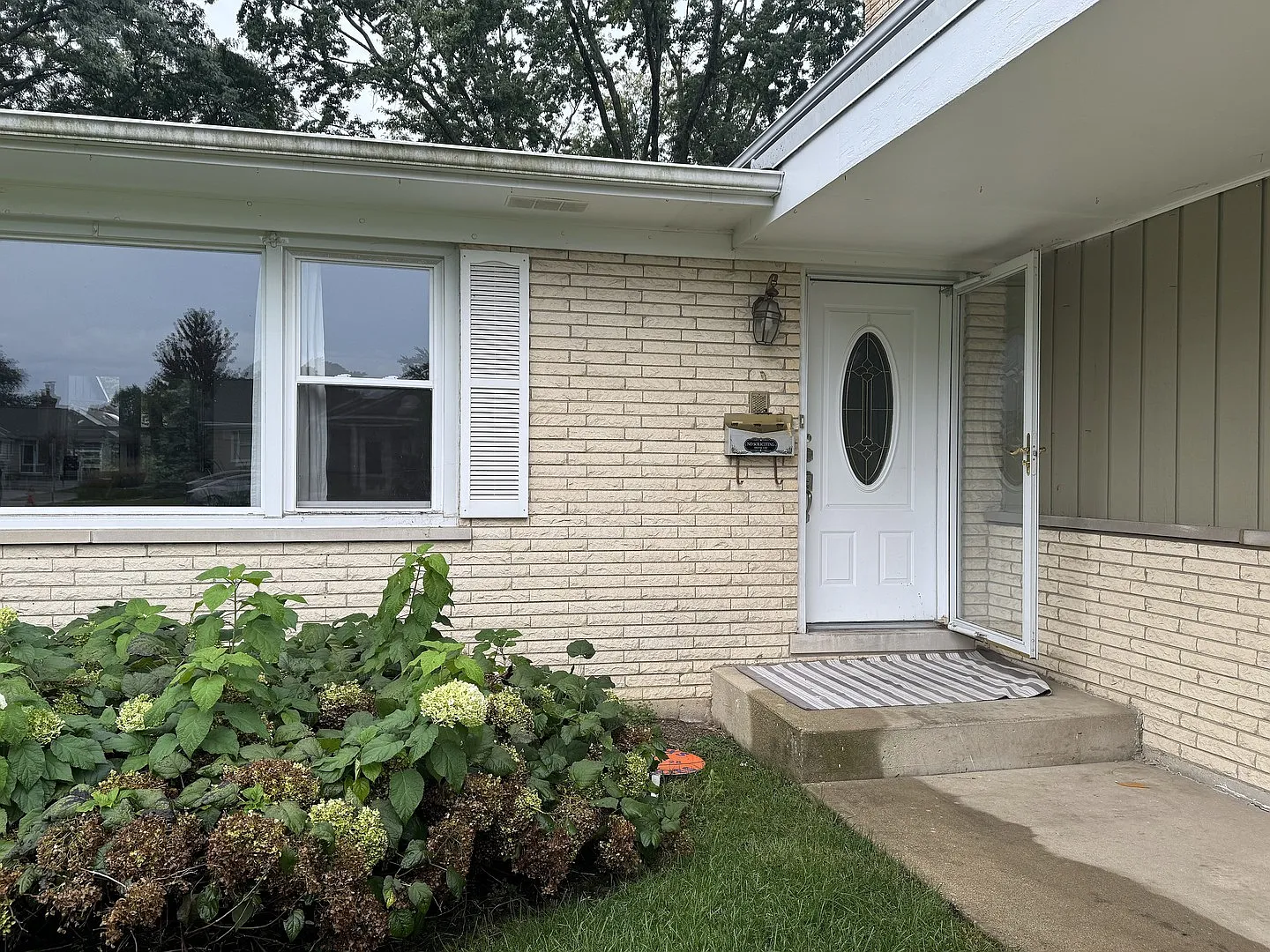 4 bed, 1559 sqft, $3,250 — Photo 2
