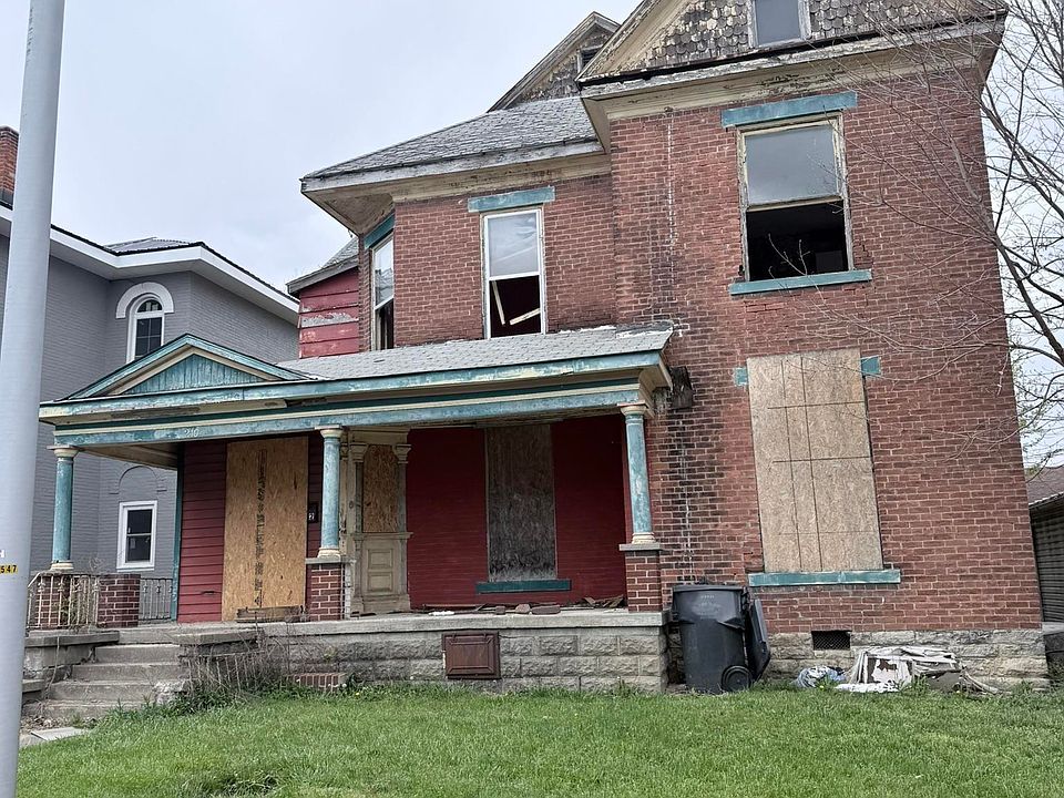 1st image of 210 W Hickory St