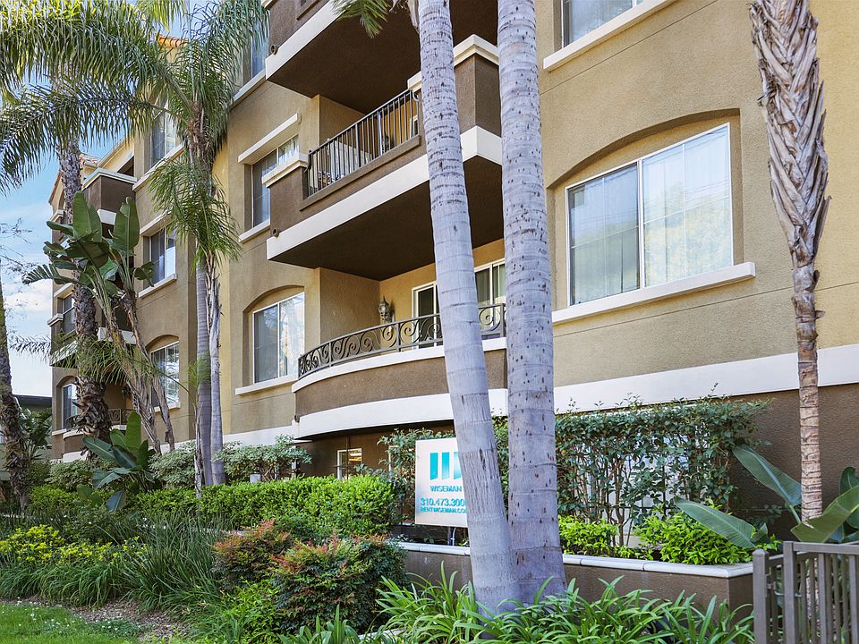Exterior of Barrington Santa Monica by Wiseman