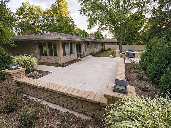 5th image of 2101 Airfield Ln