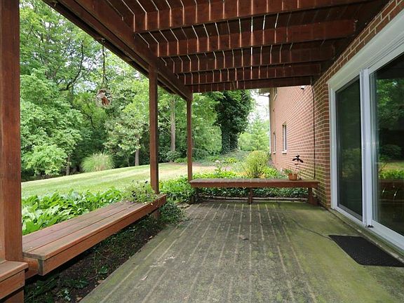 5th image of 208 Hallie Ct