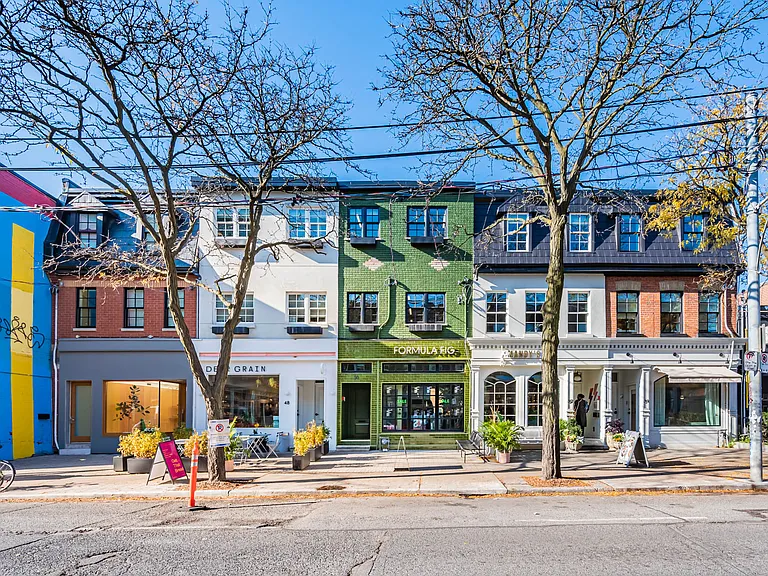 Ossington Ave — Photo 1