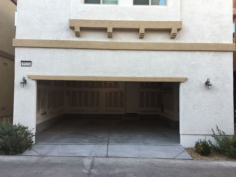 2-Car Garage