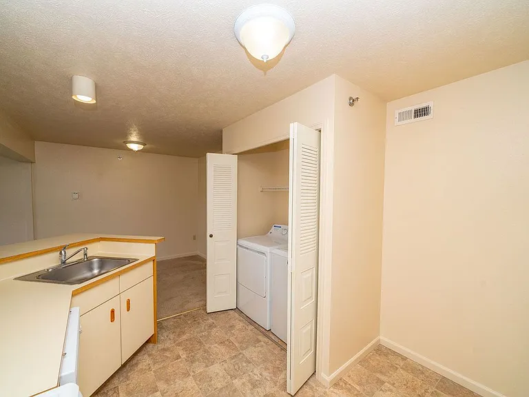 Autumn Lakes Apartments and Townhomes — Photo 77