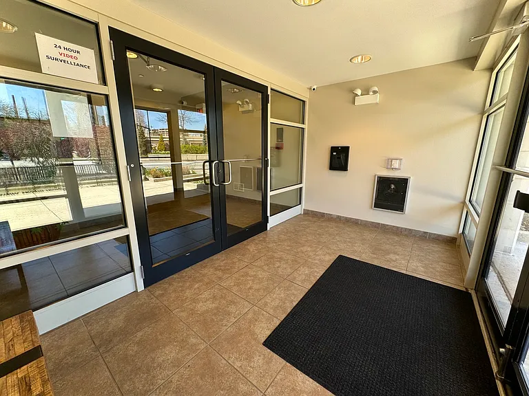 1075 W Roosevelt Rd #305 — Photo 6