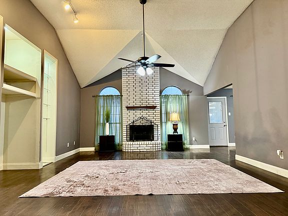 5th image of 3758 Oak Meadow Dr #1