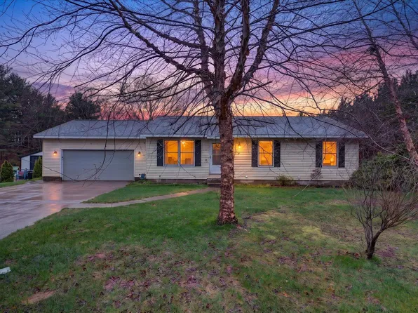 18177 Yuma Ct, Spring Lake, MI 49456