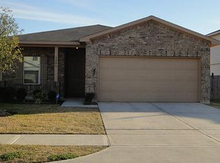 7039 Hazelnut Ln, Baytown, TX 77521