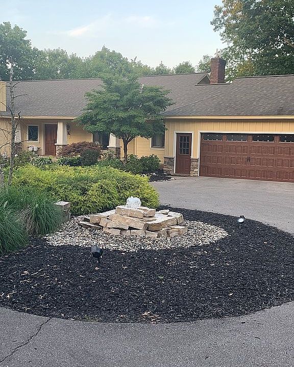 1st image of 8201 Shadybrook Dr SE