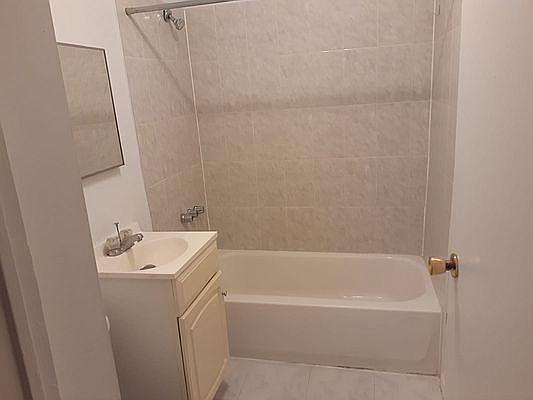 3rd image of 164 E 107th St APT 4A