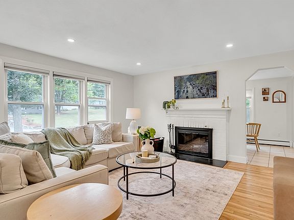 2nd image of 30 Linda Ave