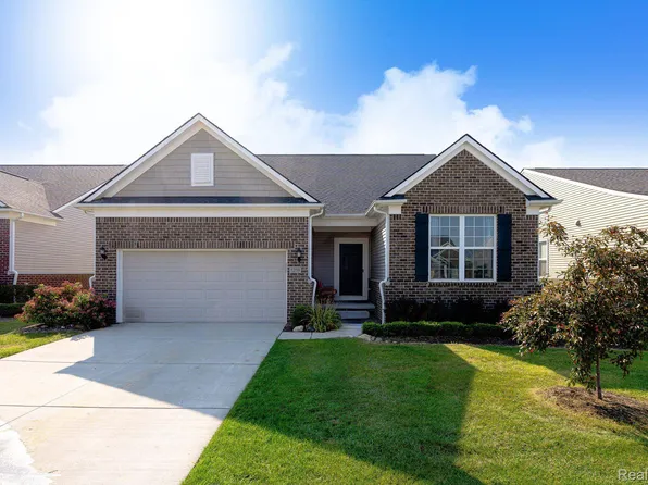 1218 Lark St, Lake Orion, MI 48360