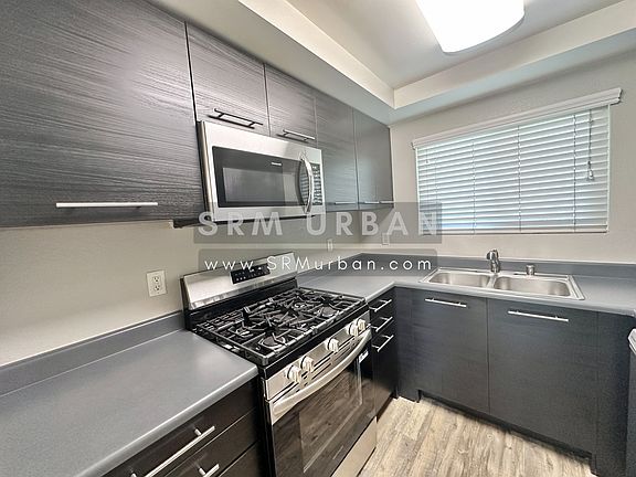 3rd image of 4227 Iowa St #2