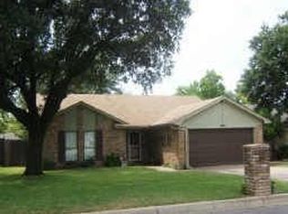 6916 Penhurst Dr, Fort Worth, TX 76133