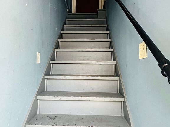 4th image of 302 Pine St #B