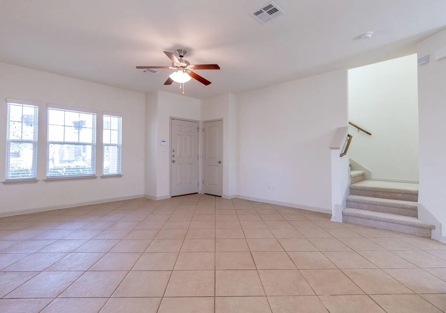 Stunning 3 bed 2.5 bath in San Marcos! — Photo 2