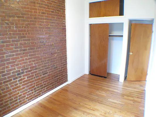 Rented by Glasser Realty LLC | media 9