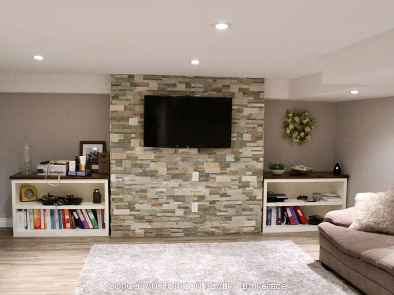 26 Winding Woods Cres W — Photo 8