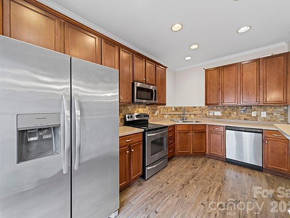 5th image of 917 Standen Place Ct