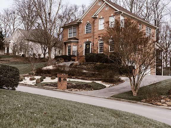 2nd image of 718 Valley Hill Ln