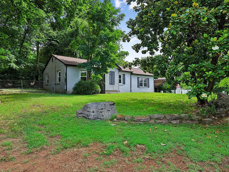 810 Velma Ln — Photo 7