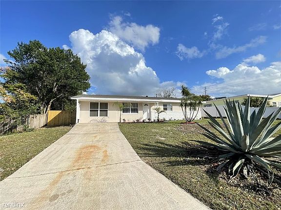 4th image of 409R Camellia Ave