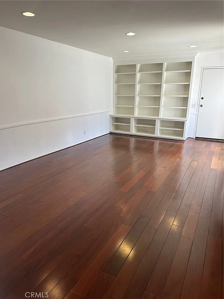 3 bed, 2.5 bath, 1571 sqft, $5,000 — Photo 3