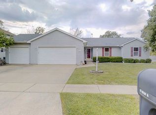 615 Brittany Dr, Champaign, IL