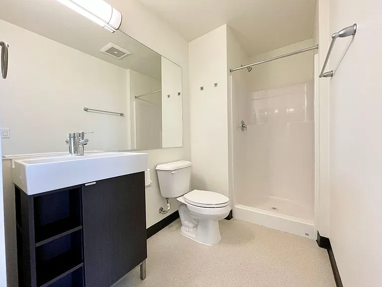 Bayview West Apartments — Photo 31