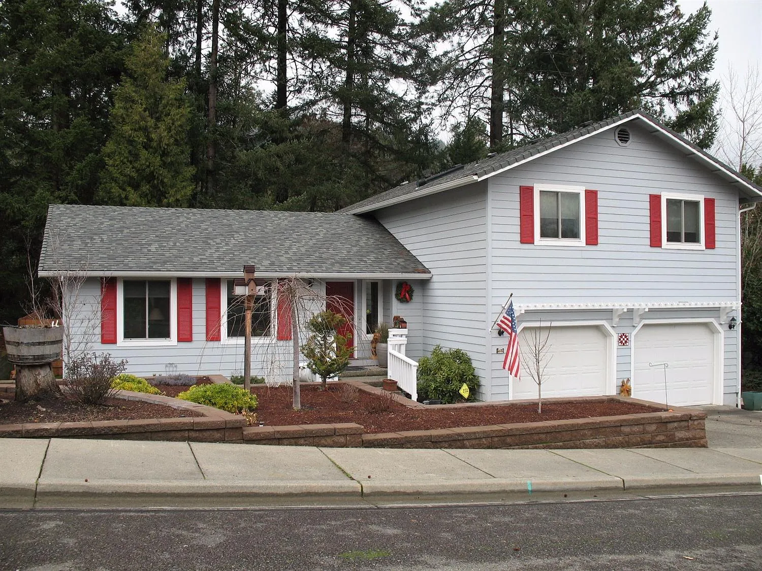 300 NW Sinclair Dr photo 1