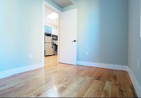 4th image of 2814 W 35th St APT 3
