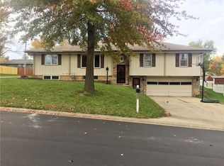 2402 Cougar Rd, Saint Joseph, MO 64506