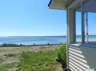 7 Bay Harbor Rd, Riverhead, NY 11901