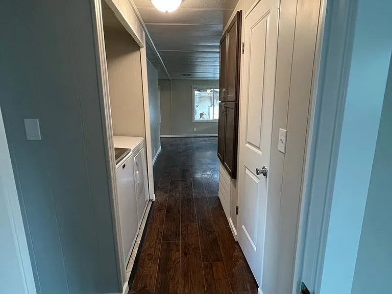 2038 Laburnum Ave #B — Photo 22