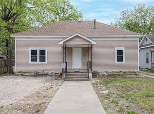 525 S 5th St, Neodesha, KS 66757