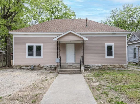 525 S 5th St, Neodesha, KS 66757