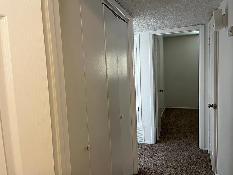Updated 2 Bed Apt. W/ Large Yard in the NE Heights — Photo 26