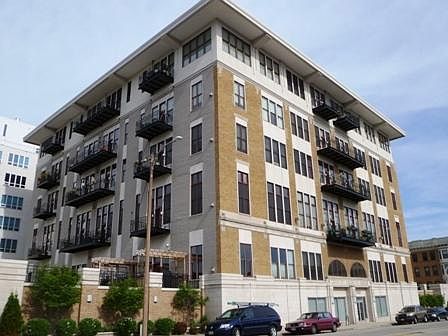 1st image of 1325 N Van Buren St APT 505