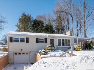 1 Stuart Dr, Danbury, CT 06811