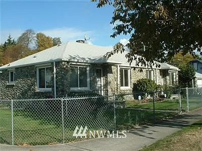 1051 1053 E 34th Street photo 1