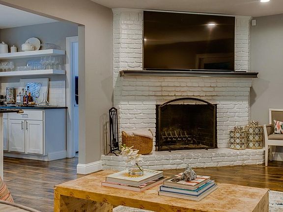 3rd image of 10511 Royalwood Dr