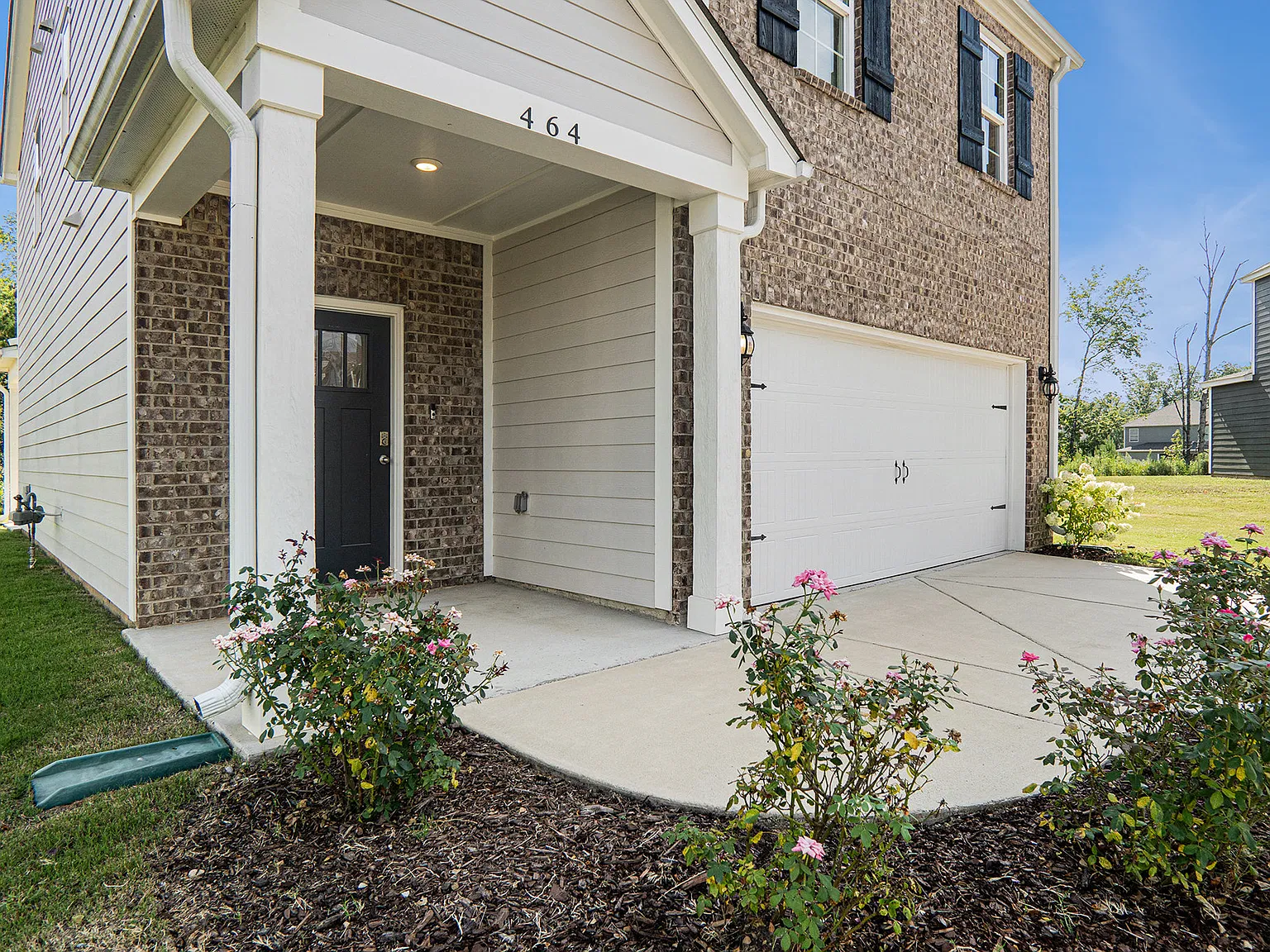 4 bed, 2.5 bath, 1822 sqft, $2,295 — Photo 2