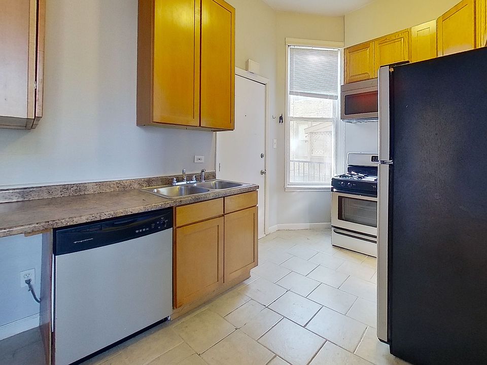 1332-W-Erie-St-Kitchen_11102021