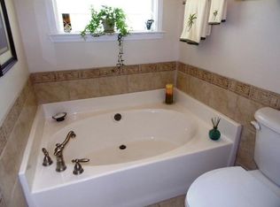 383 Lakeview Dr, Eclectic, AL 36024