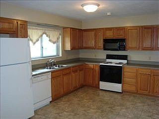 3rd image of 1013 Shaw Dr