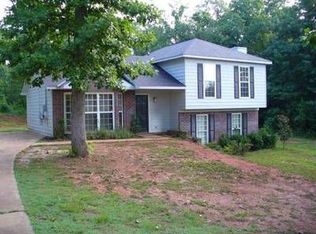 121 Pioneer Dr, Lagrange, GA 30240