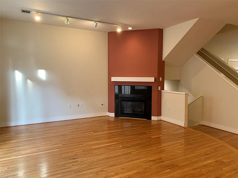 2437 South Blvd #11 — Photo 5