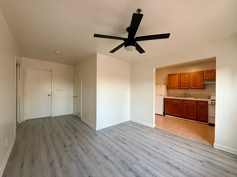 Marengo Apartments — Photo 18