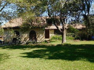 237 Rabbit Trl, Lake Jackson, TX 77566