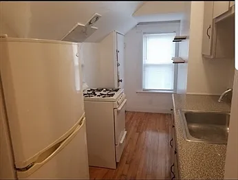 1060 Pleasant St #3 — Photo 11